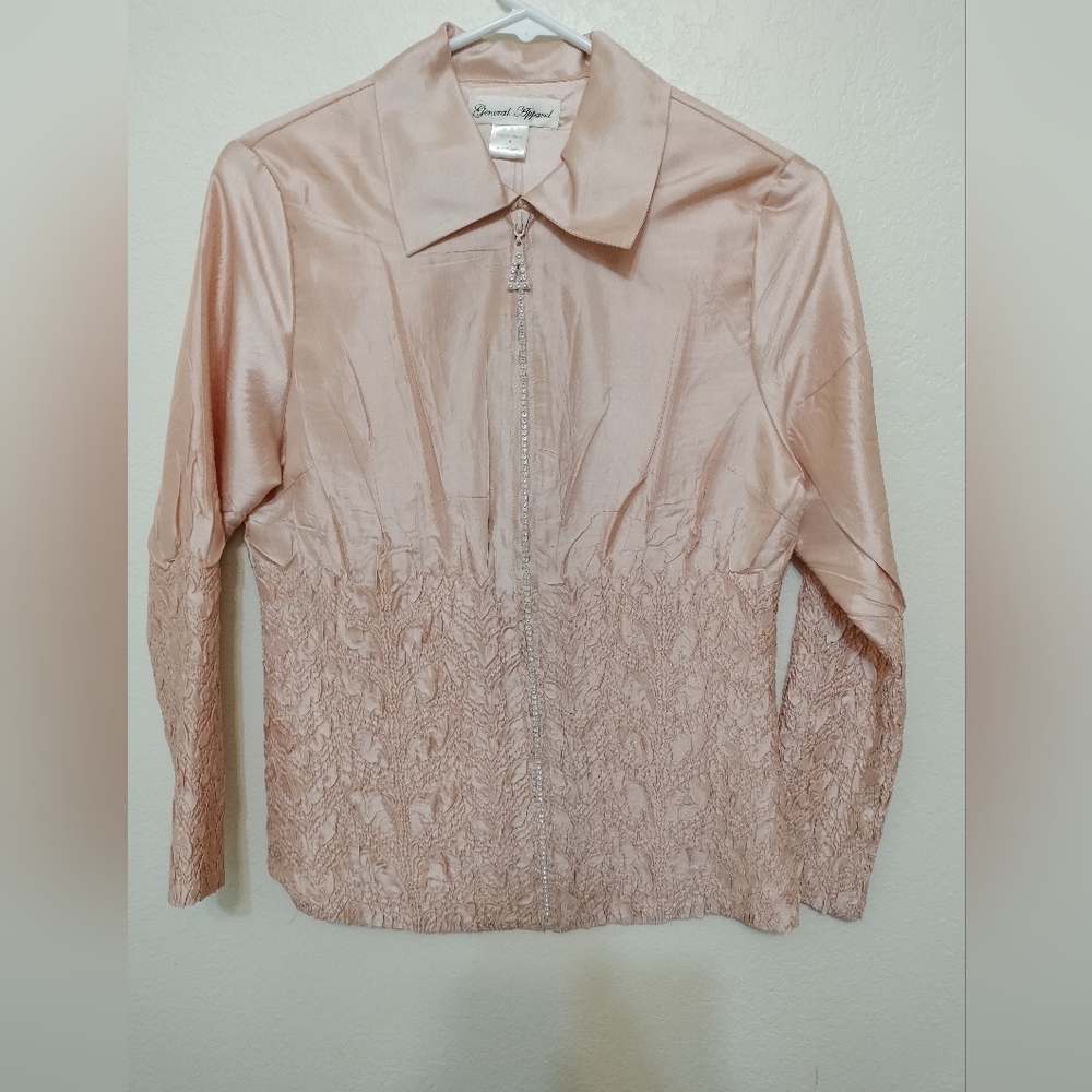 General Apparel • Women • Shiny • Size Small• Tops